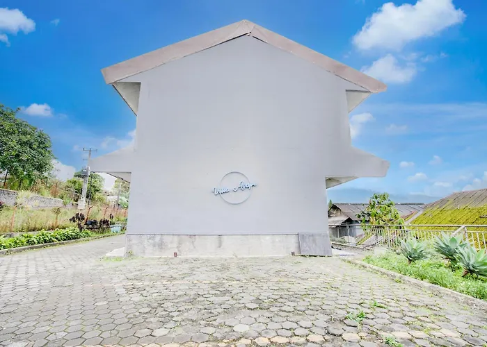 Villa Puncak Agape Near Cipanas Mitra Reddoorz
