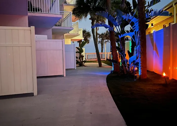 Flamingo Inn Beachfront - Daytona Beach