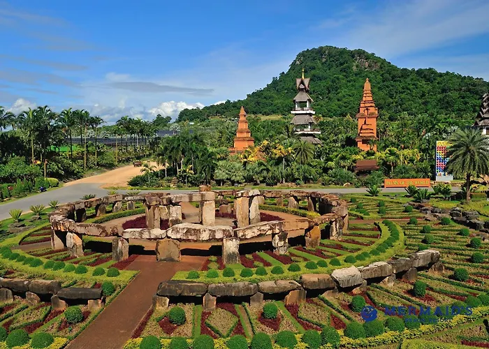 Jomtien Sands Residence - Beachfront, Relax & Amazing Seafood Dining