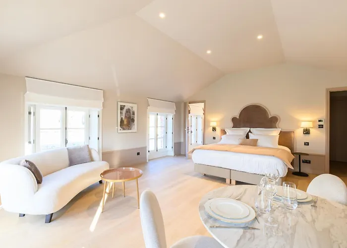 Les Suites Bb, Champagne Besserat De Bellefon