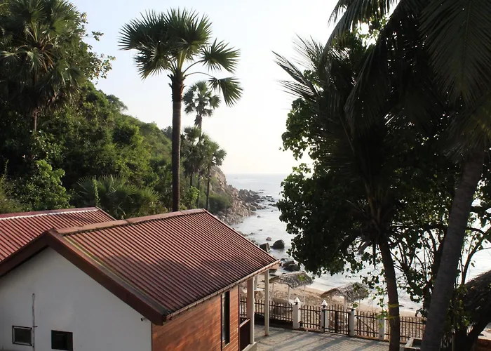 Clara'S Beach Inn