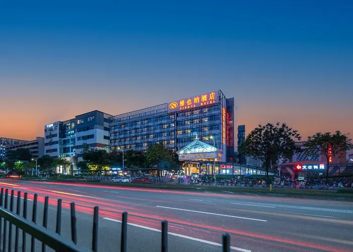 Vienna Hotel Shenzhen Fuyong Subway Station