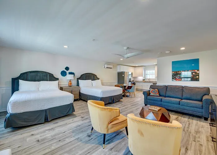 102 Queen Ada Suite, 1St Floor Low Tide