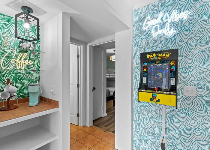 Hang Ten Hideaway, Pool, Condo, Parking - 6 Person Max Occupancy