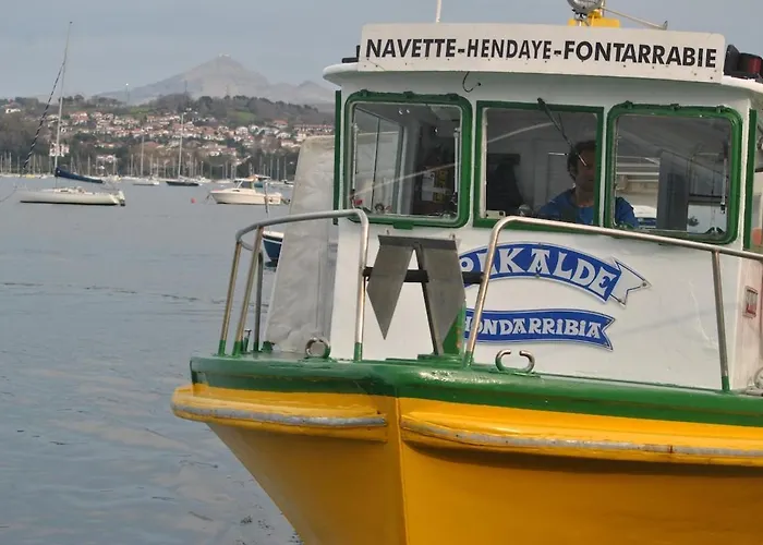 Bateau Au Coeur D'Hendaye