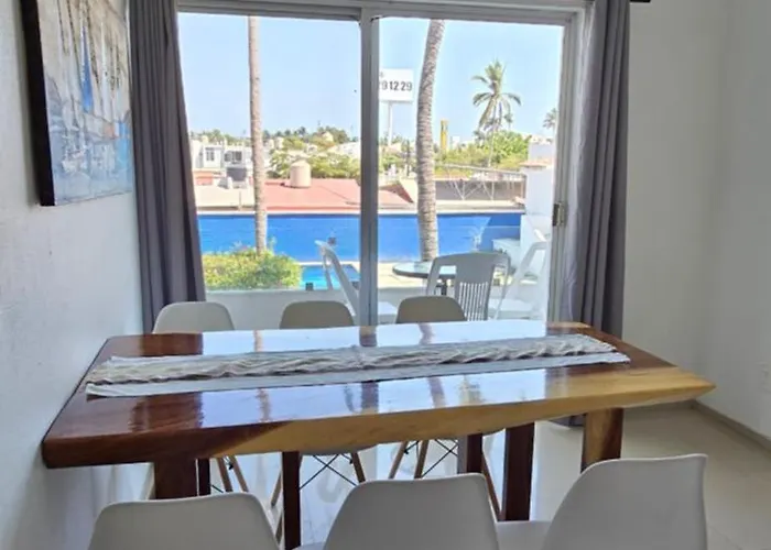 Magnifico Departamento: Beachfront Oasis with Pools and Comfort for 6