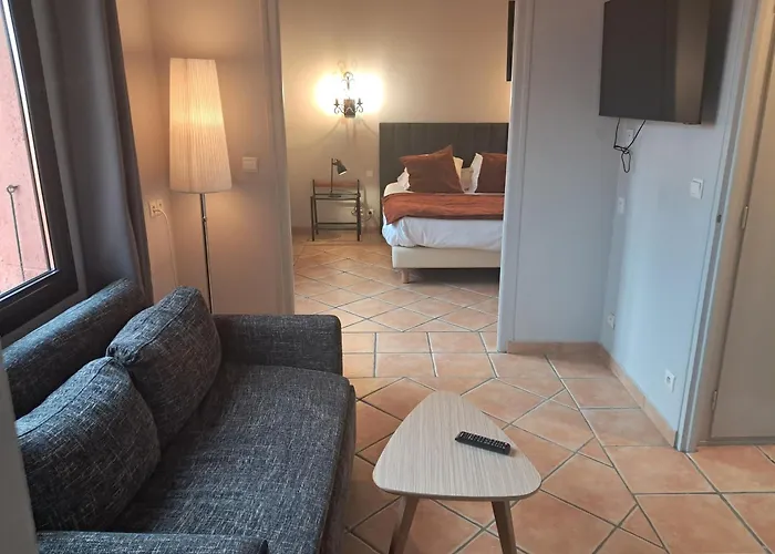 Le Relais Des Trois Mas