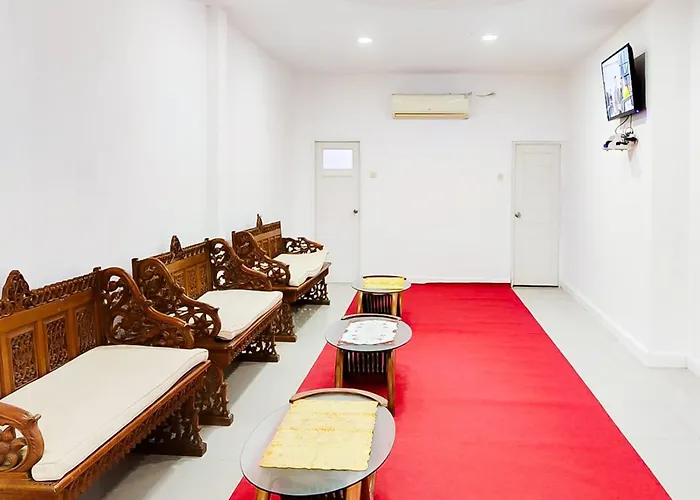 Reddoorz Premium Hotel Sopo Holong Sibolga