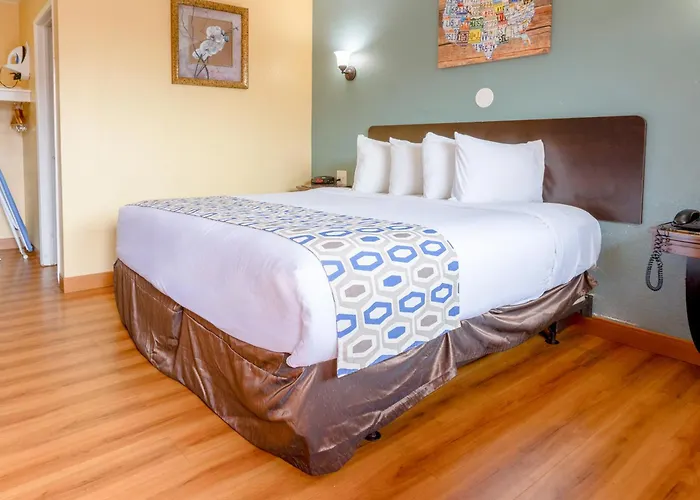 Hotel Avenida - Oceanside Camp Pendleton