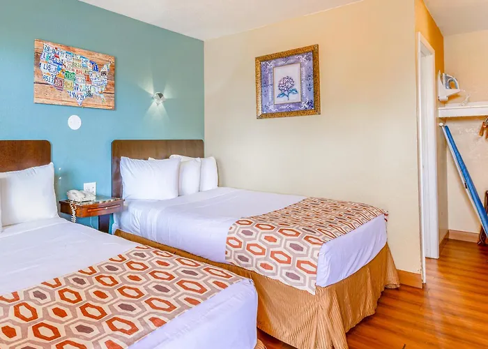 Hotel Avenida - Oceanside Camp Pendleton