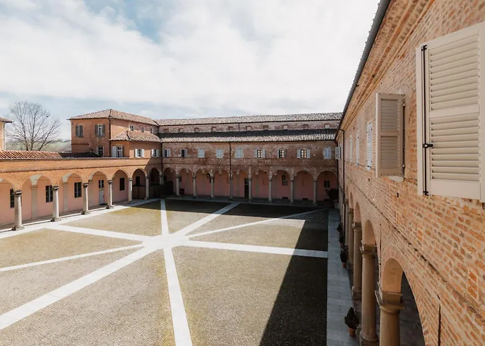 Casa Regina Montis Regalis