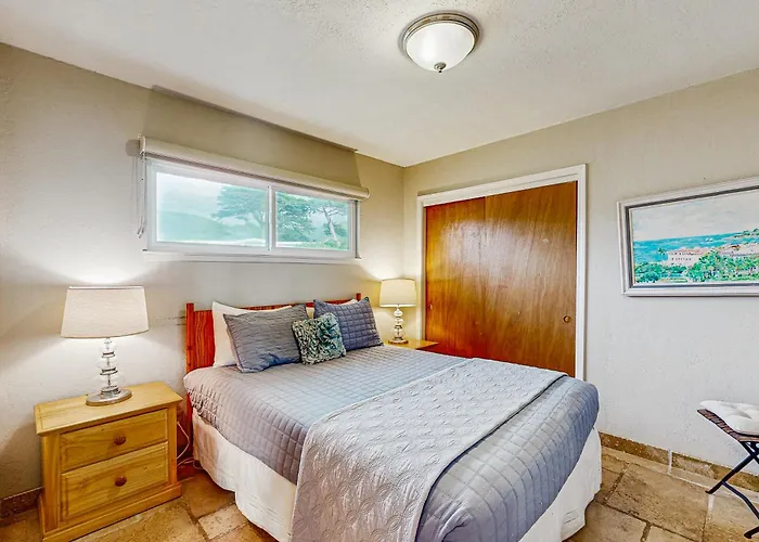 Cozy Carmet Cottage