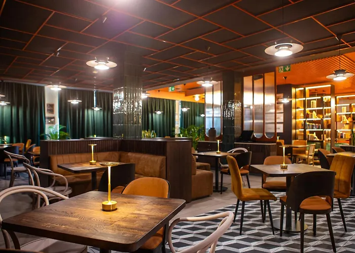 Gold Hotel