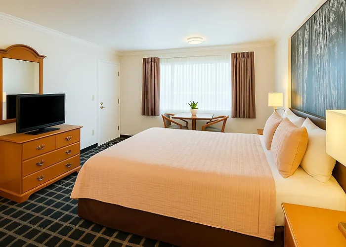 Creekside Inn & Suites