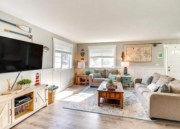 Pet-Friendly Westport Vacation Rental W/ Hot Tub!