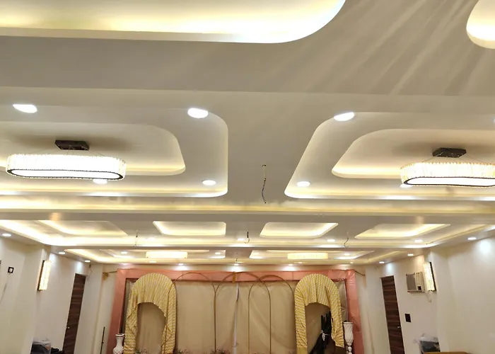 Hotel Shree Radhe & Banquet