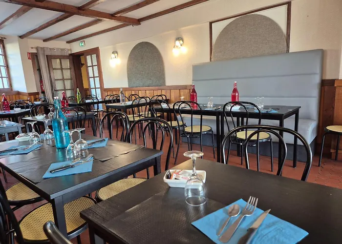 Logis Hotel Restaurant L'Oustal