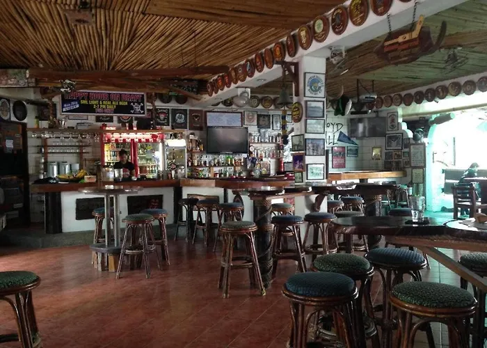 Harleys Pub And Hotel