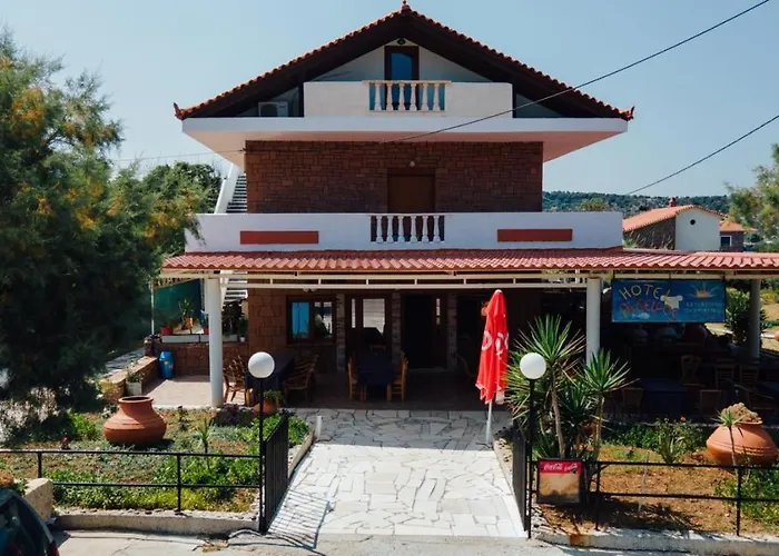 Aigeiros Apartments & Restaurant