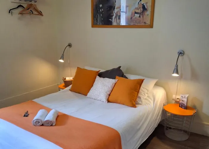 Logis Hotel Des Remparts - Saint-Lo