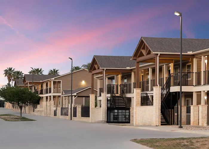 Eagle'S Den Suites Carrizo Springs A Travelodge By Wyndham