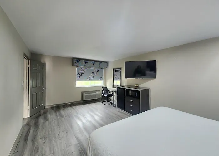 Days Inn By Wyndham Baytown Tx