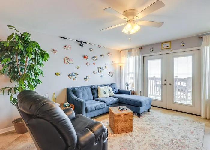 Walkable Beachfront Retreat On Cedar Key!