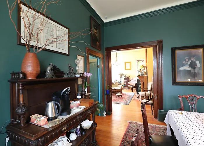 Adams Pragge House - Victorian Bed & Breakfast