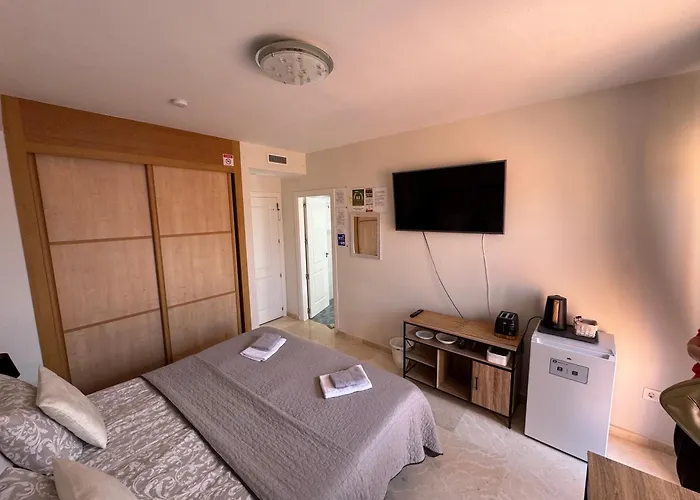 Marbella Deluxe Rooms In Royal Cabopino Townhouse