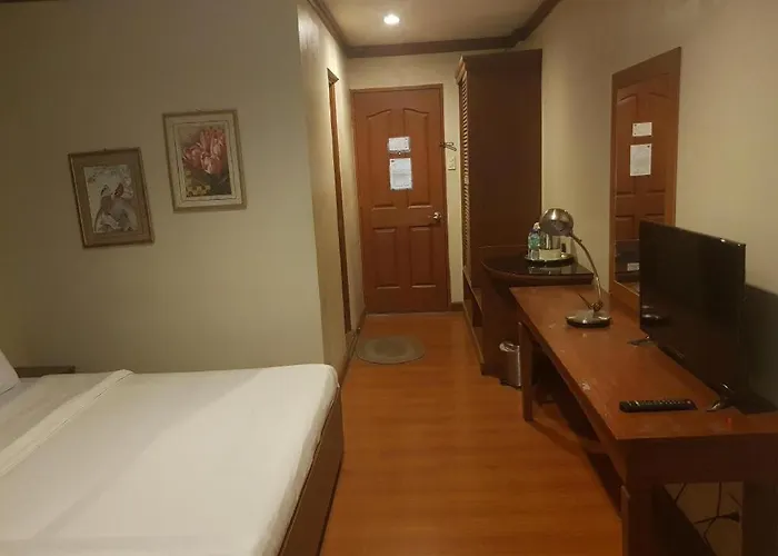 Chocolate And Berries Hotel