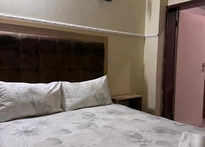 The Queens Hotel