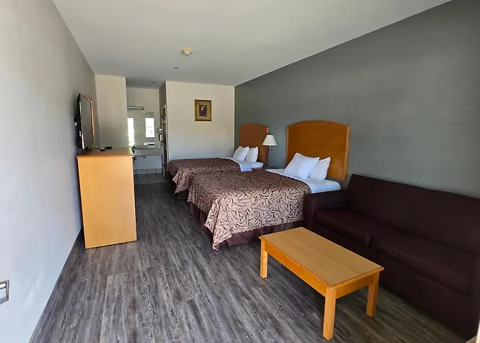 Whitesboro Inn & Suites