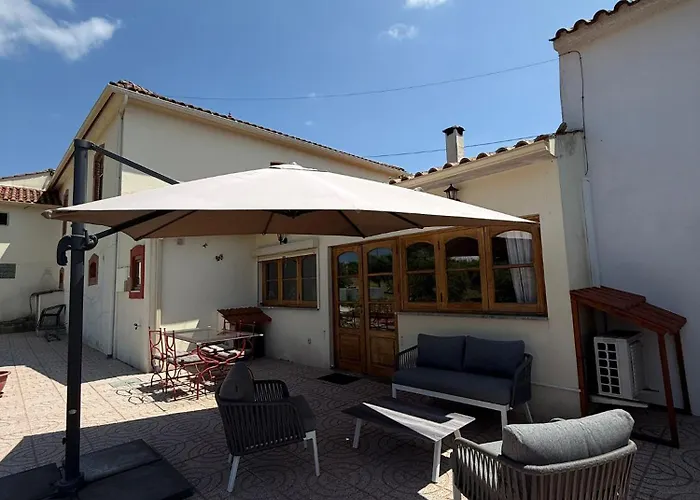 A Casa Amarela Guesthouse