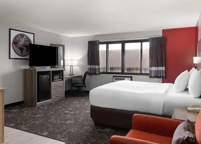 Ramada By Wyndham Cedar Rapids South
