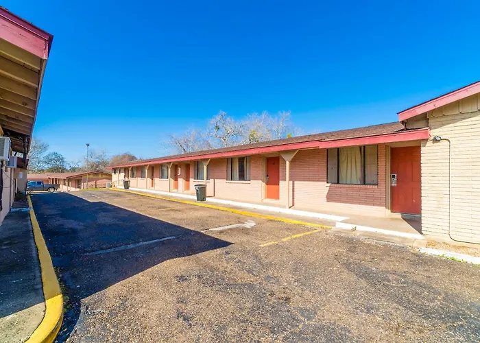 Capital O Hotel Beeville - Us 181