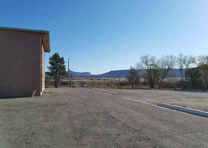 Leisure Lodge Motel