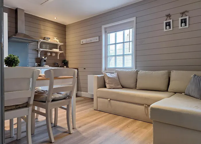 Casa-Cosi, Tourist & Business Suites & Flats With Reserved Parking Included, Private Sauna Available