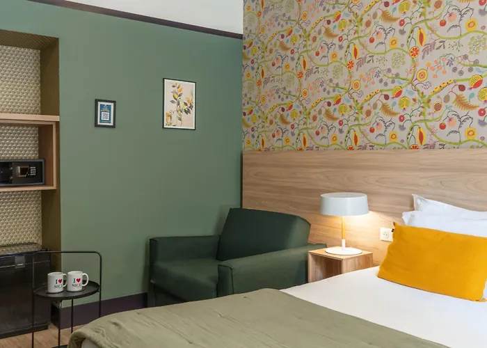 Hotel De France, Un Hotel Ammi