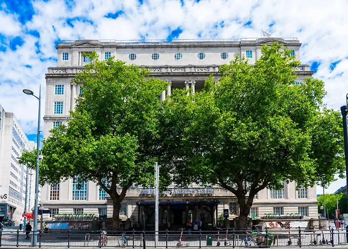 Adelphi Hotel