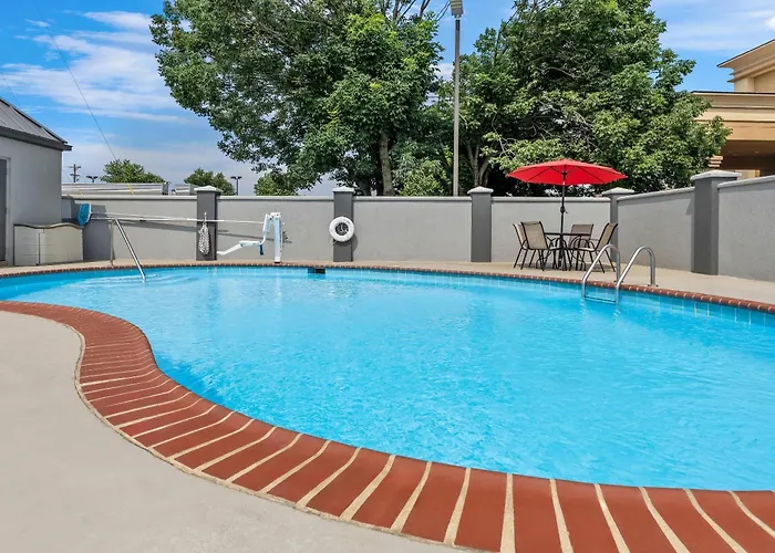 Quality Inn Oak Grove Fort Campbell