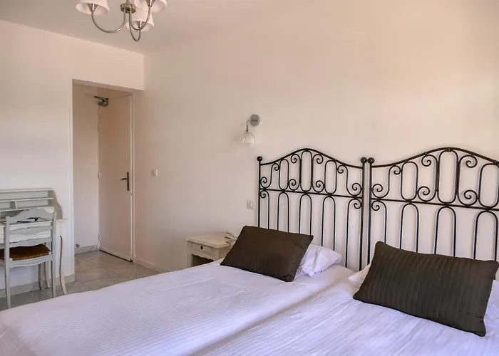 Logis Hotel Le Manoir - Luberon