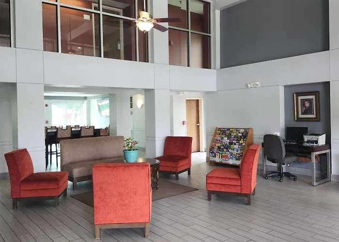 Ramada By Wyndham Luling Kenner South