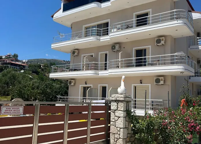 Foti Rooms