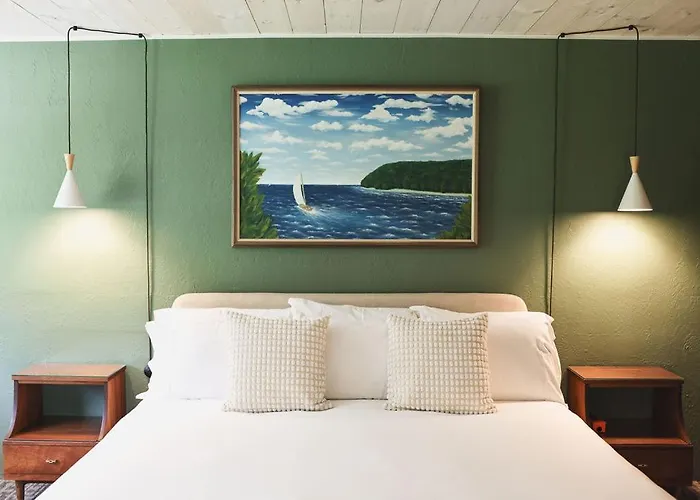 The Ellison Inn & Lounge