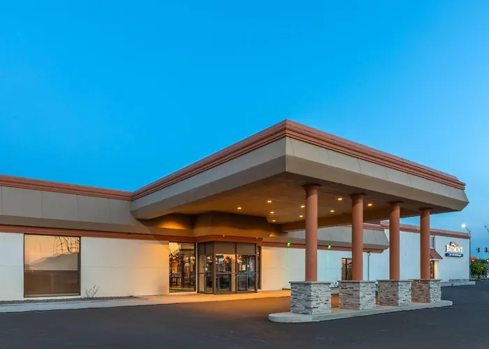 Baymont By Wyndham Jamestown Conference Center & Water Park