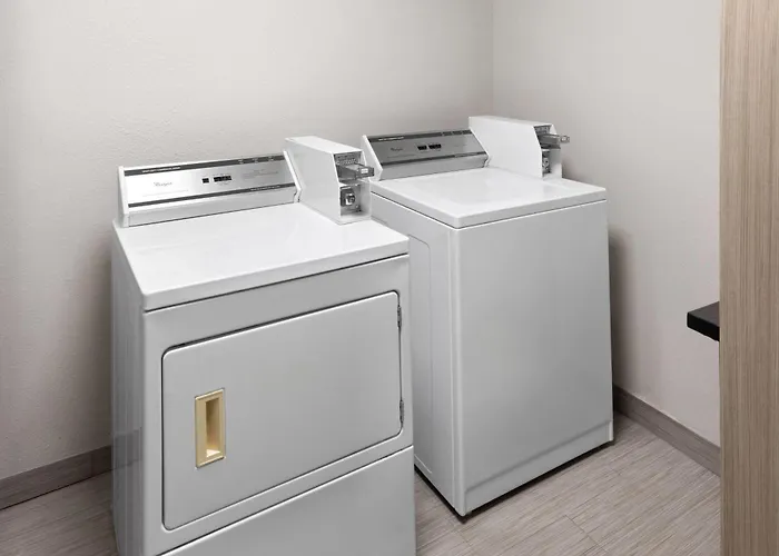 Days Inn & Suites By Wyndham Sam Houston Tollway