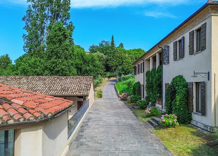 Borgo Degli Ulivi - Castello Di Montegridolfo