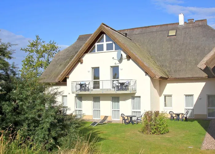 Strandhaus Moenchgut Bed & Breakfast Lobbe
