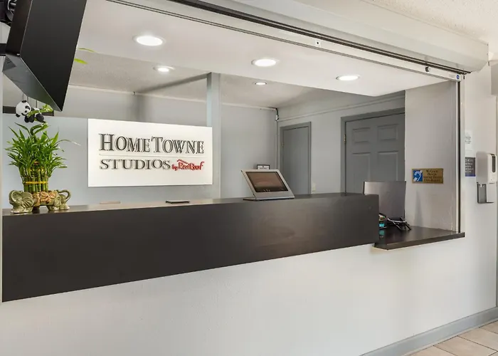 Hometowne Studios & Suites By Red Roof Greensboro