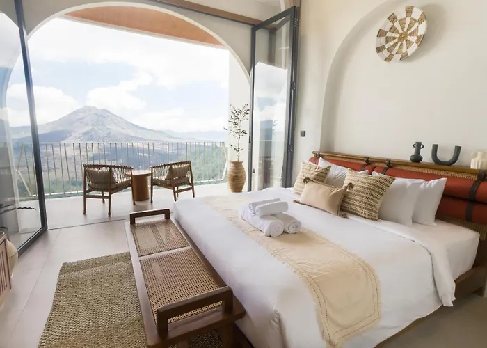 El Lago Hotel